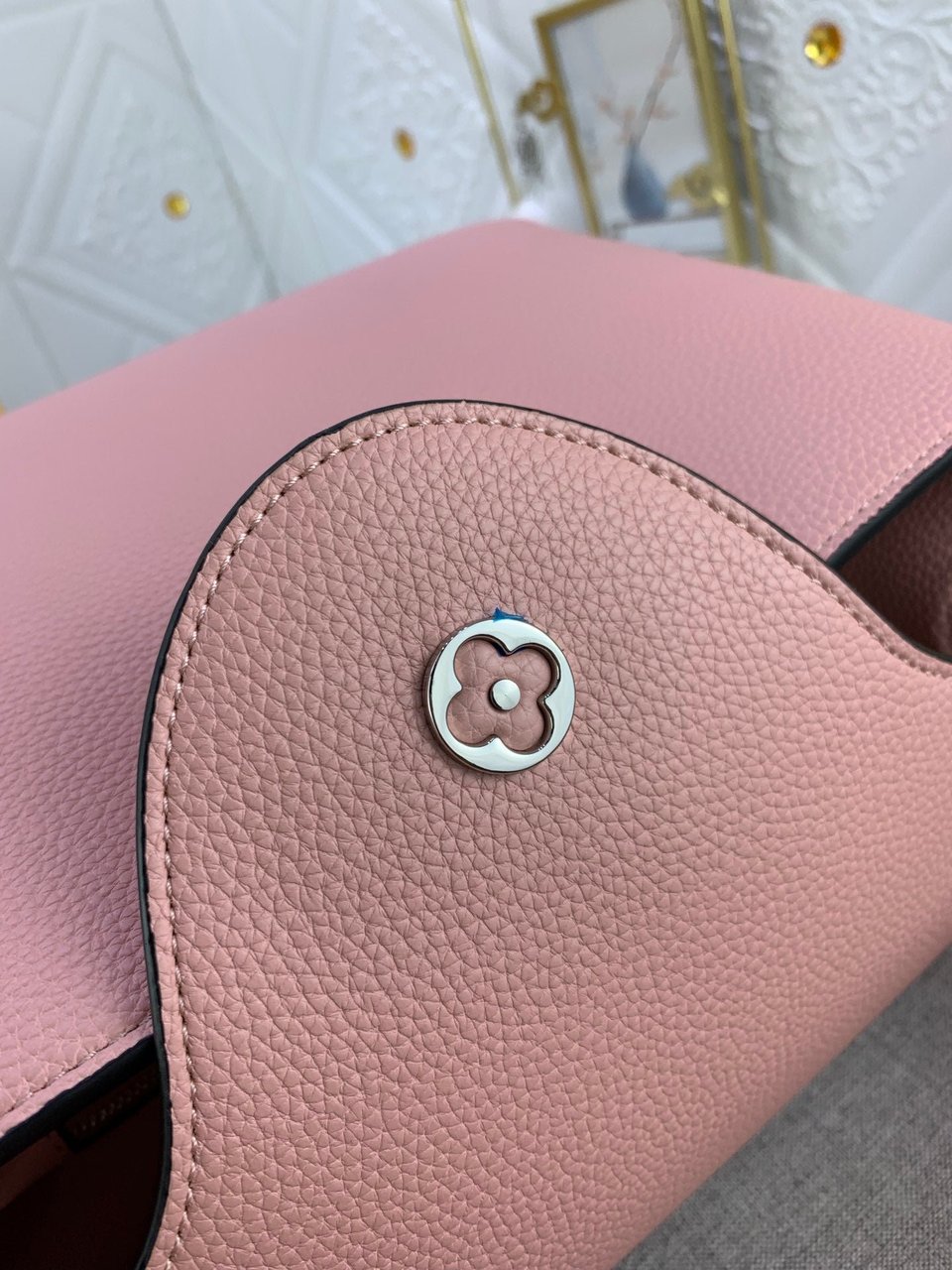 Louis Vuitton Capucines Mm Pink view 8