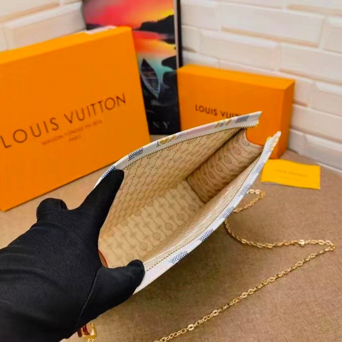 Louis Vuitton Toiletry Pouch On Chain 25Cm Damier Azur N40469 view 3