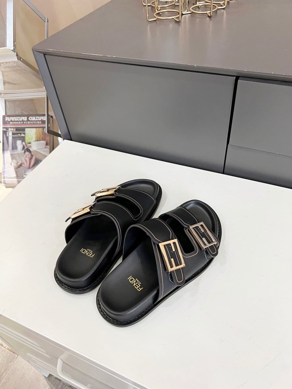 Fendi Feel Leather Slides Black view 3