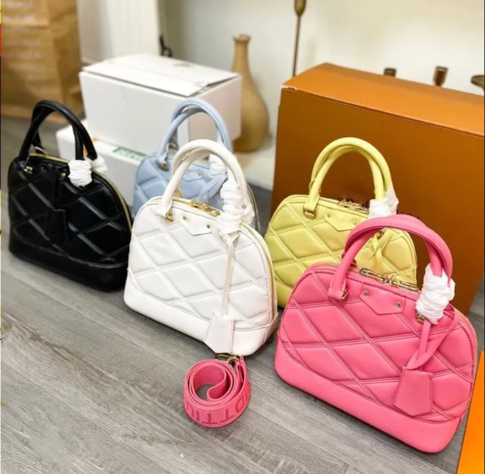 Louis Vuitton Alma Bb Bag Black 24Cm M23666 view 7