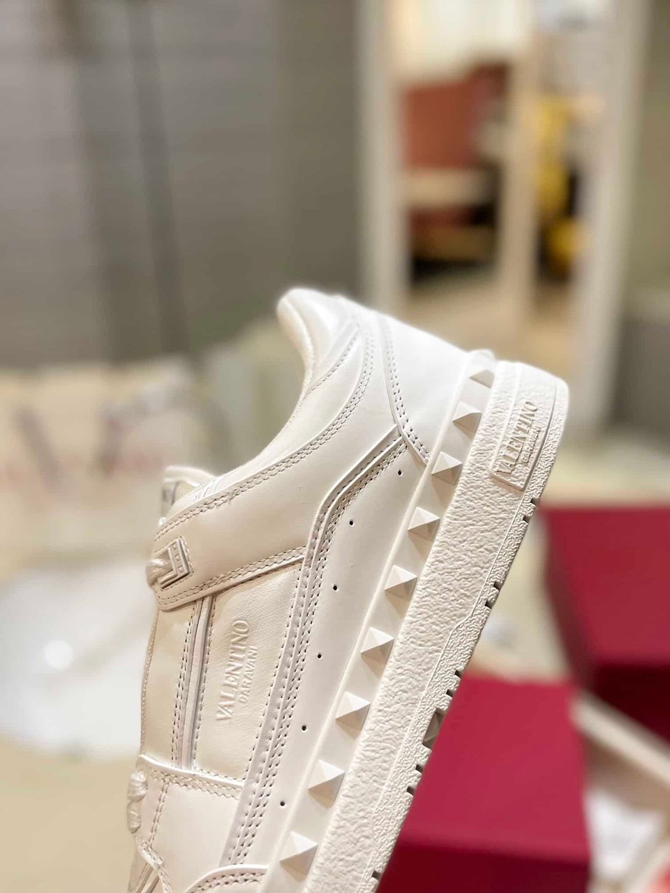 Valentino Garavani Freedots Low Top Sneaker In Calfskin White 4Y2S0H43Rdg 0Bo view 5