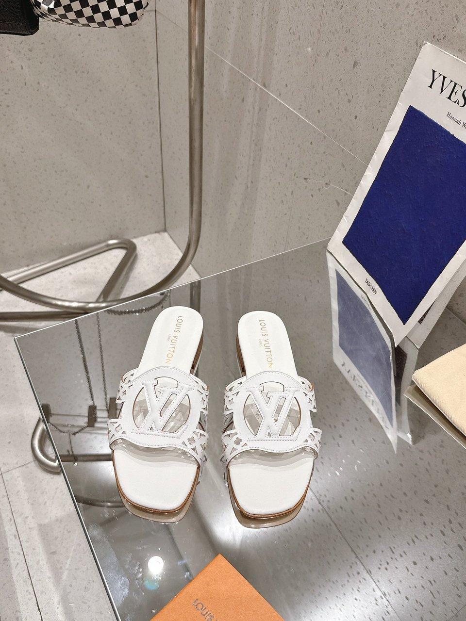 Louis Vuitton LV Isola Flat Mule White 1AGYPA view 5