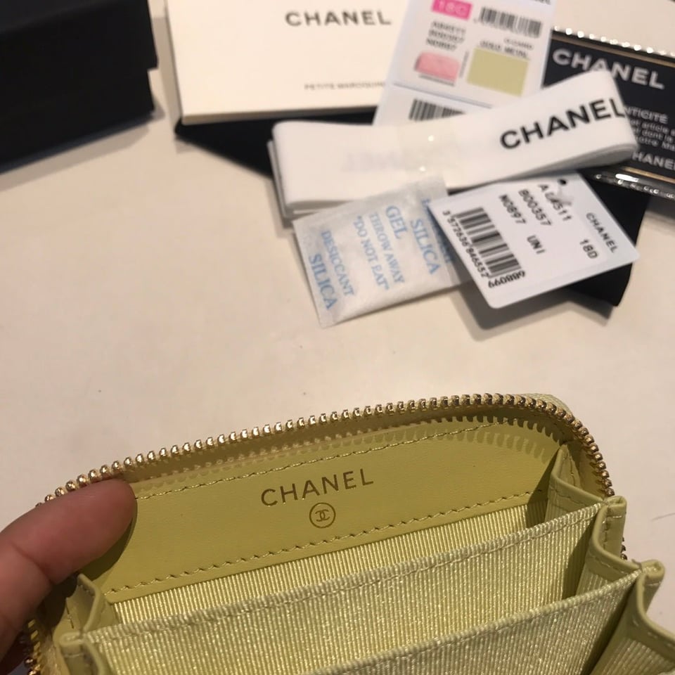 Chanel Zipped Caviar Purse 11 Light Yellow Calfskin Gold Icon view 10