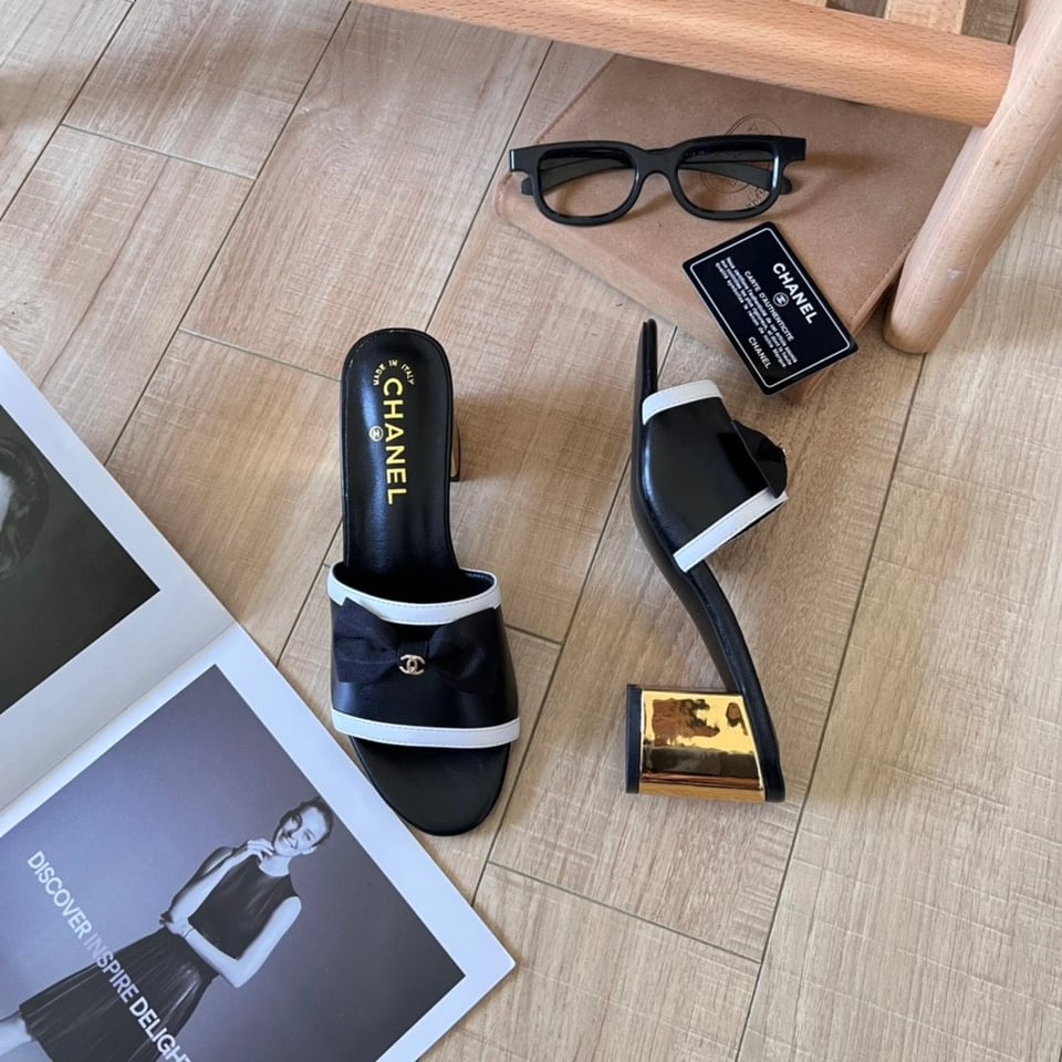 Chanel Grosgrain Ribbon Bow Mule Leather Gold Black view 4
