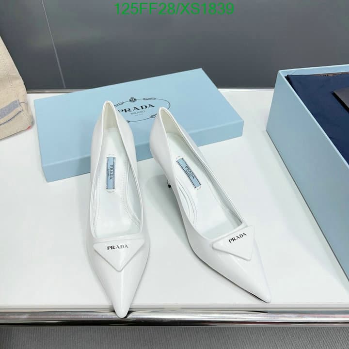 Prada Cleavage Nero Leather Pumps White view 3
