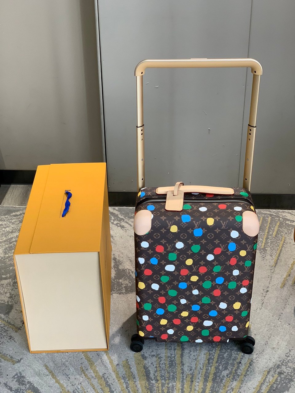 Louis Vuitton x Yayoi Kusama Horizon 55 Monogram Multicolor view 4