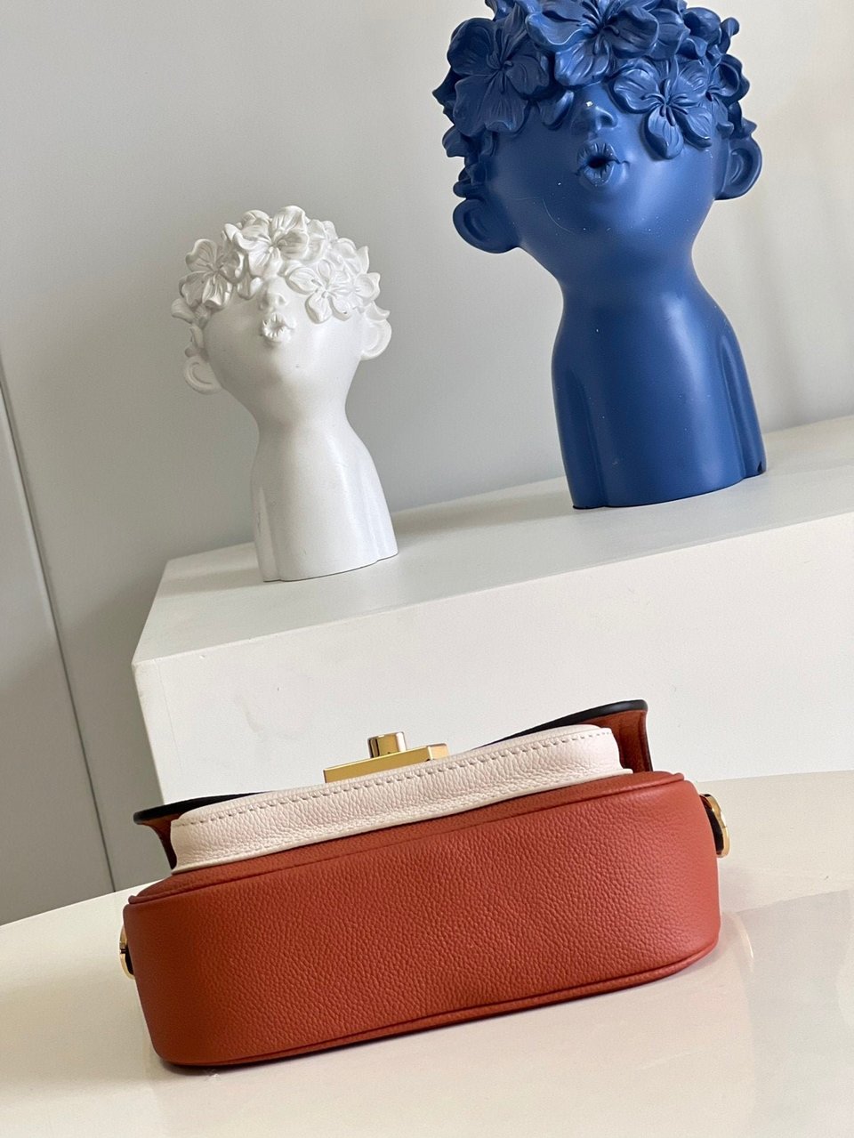 Louis Vuitton Lockme Tender 19Cm Chataigne Brown view 3