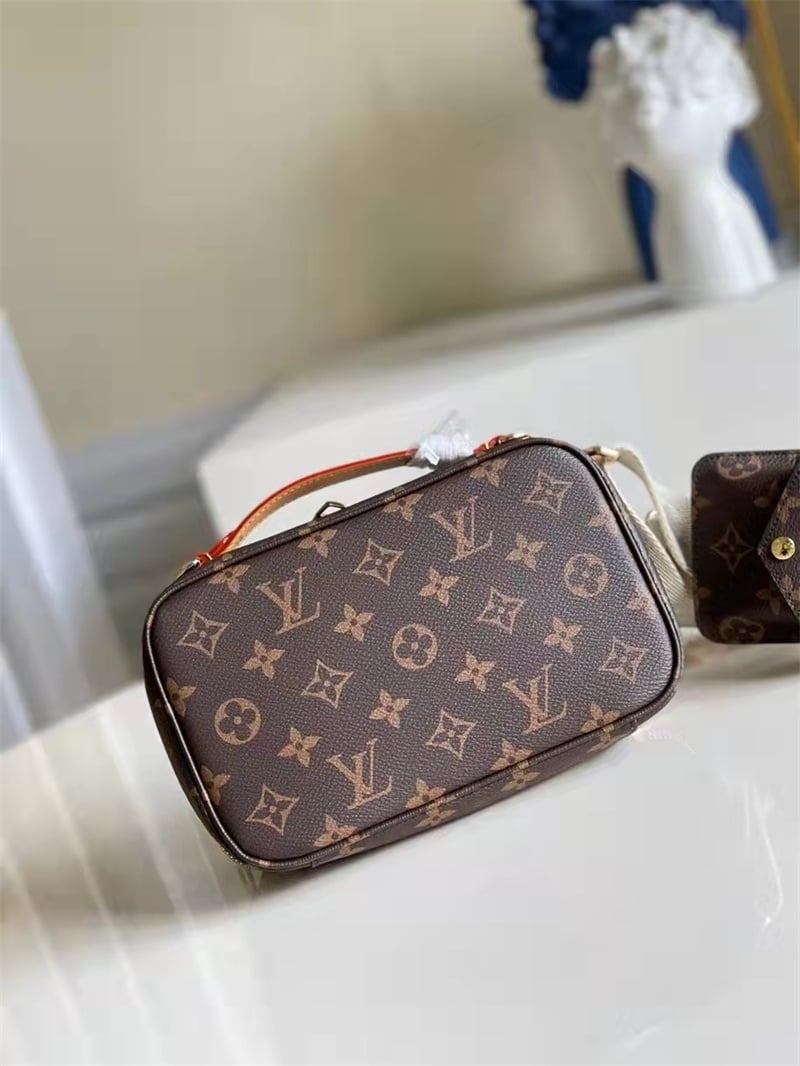 Louis Vuitton Utility Cross-Body Bag 18 Cm view 7