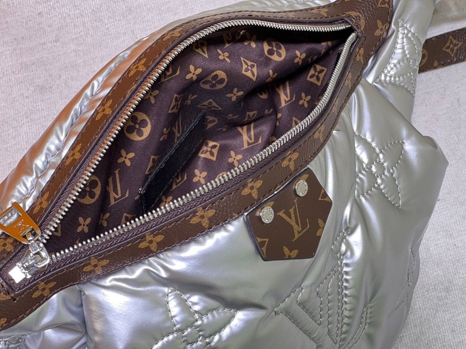 Louis Vuitton Maxi Bumbag Silver 44Cm M20971 view 8