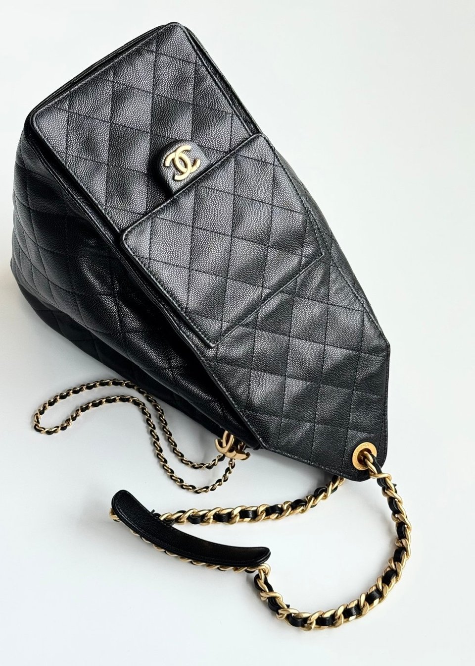 Chanel crossbody bag 25 Medium Handbag Grained Calfskin &amp; Gold-Tone Metal Black 40cm/15.7in view 10