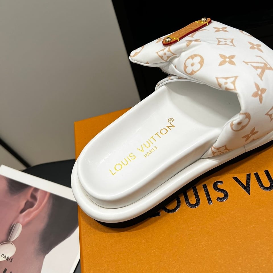 Louis Vuitton Pool Pillow Flat Comfort Mule Sandals Beige 1Acjza view 4