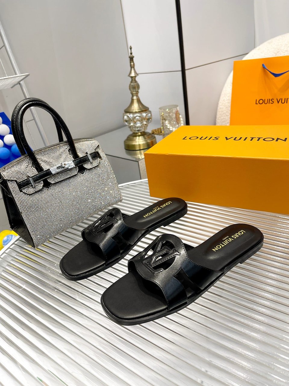 Louis Vuitton Lv Isola Flat Mule Black 1Abp0E view 7