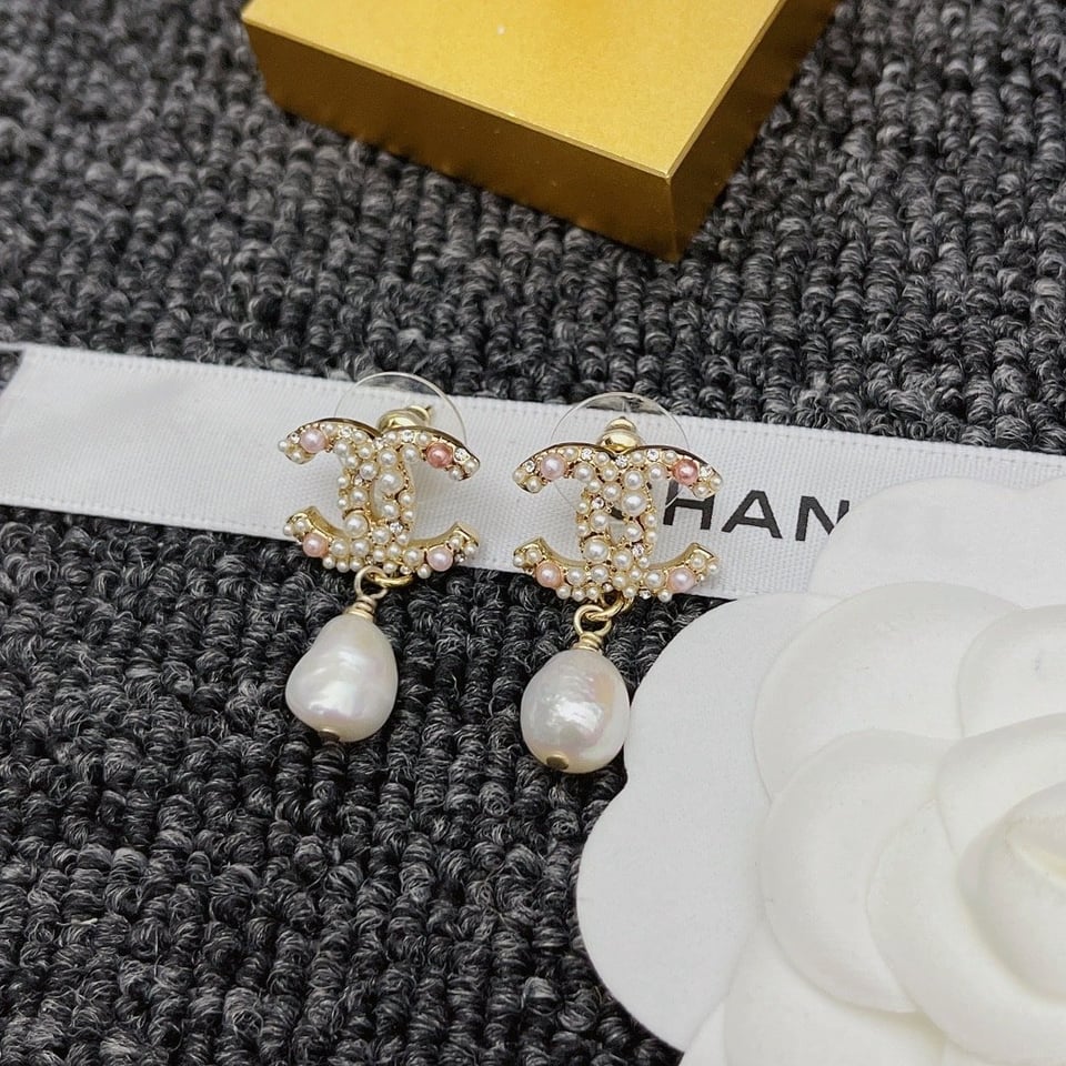Chanel Pearls Crystal Earrings view 8