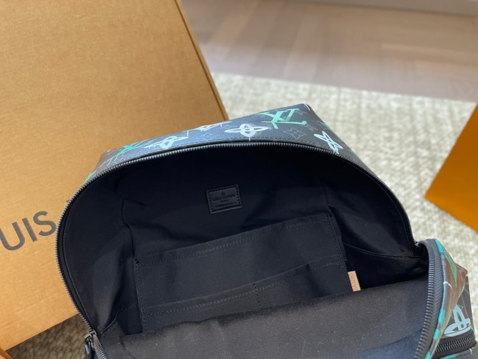 Louis Vuitton Discovery Backpack Graffiti Green 36Cm M21395 view 5