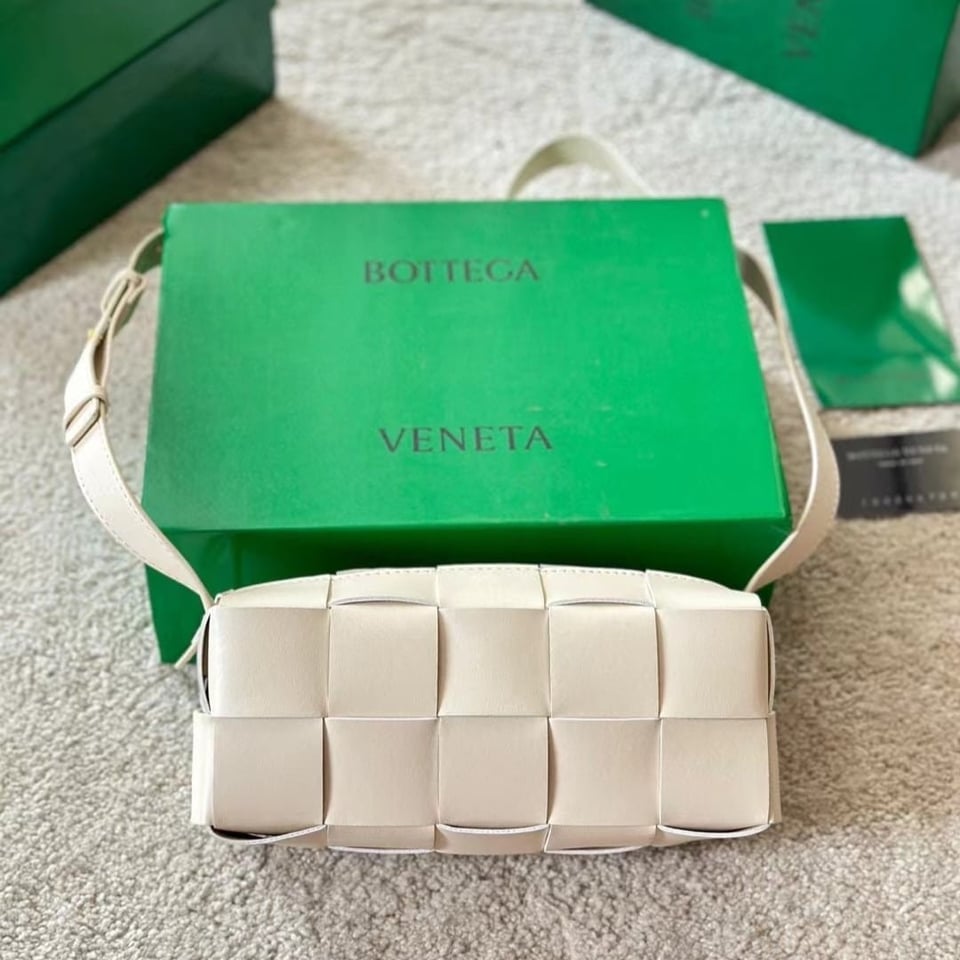 Bottega Veneta Brick Leather Bag White 28Cm view 3