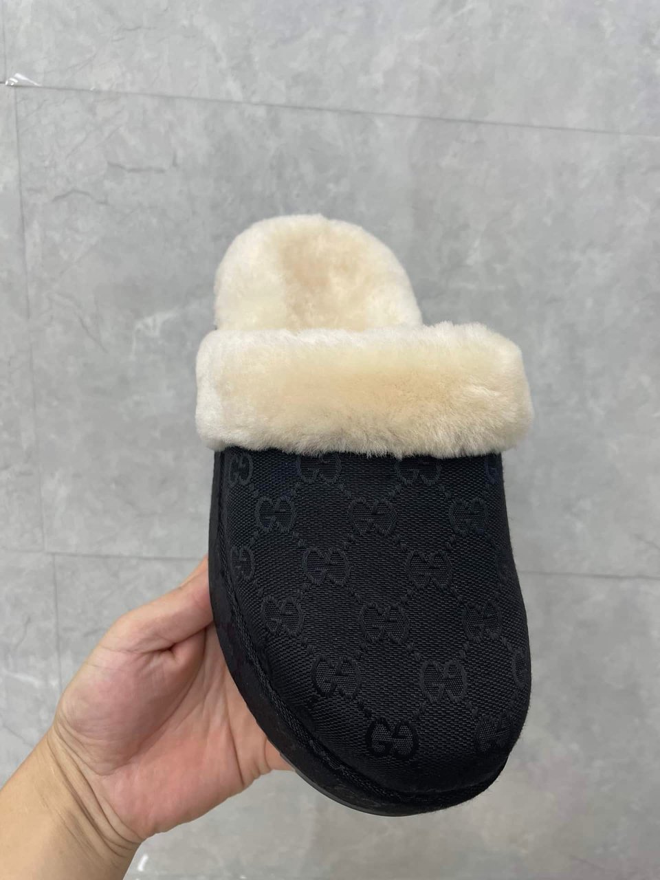 Gucci Slipper Mit Gg Horsebit Monogram In Black view 8