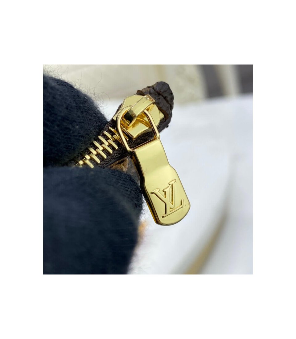 Louis Vuitton Donald Duck Coin &amp; Card Holder view 6
