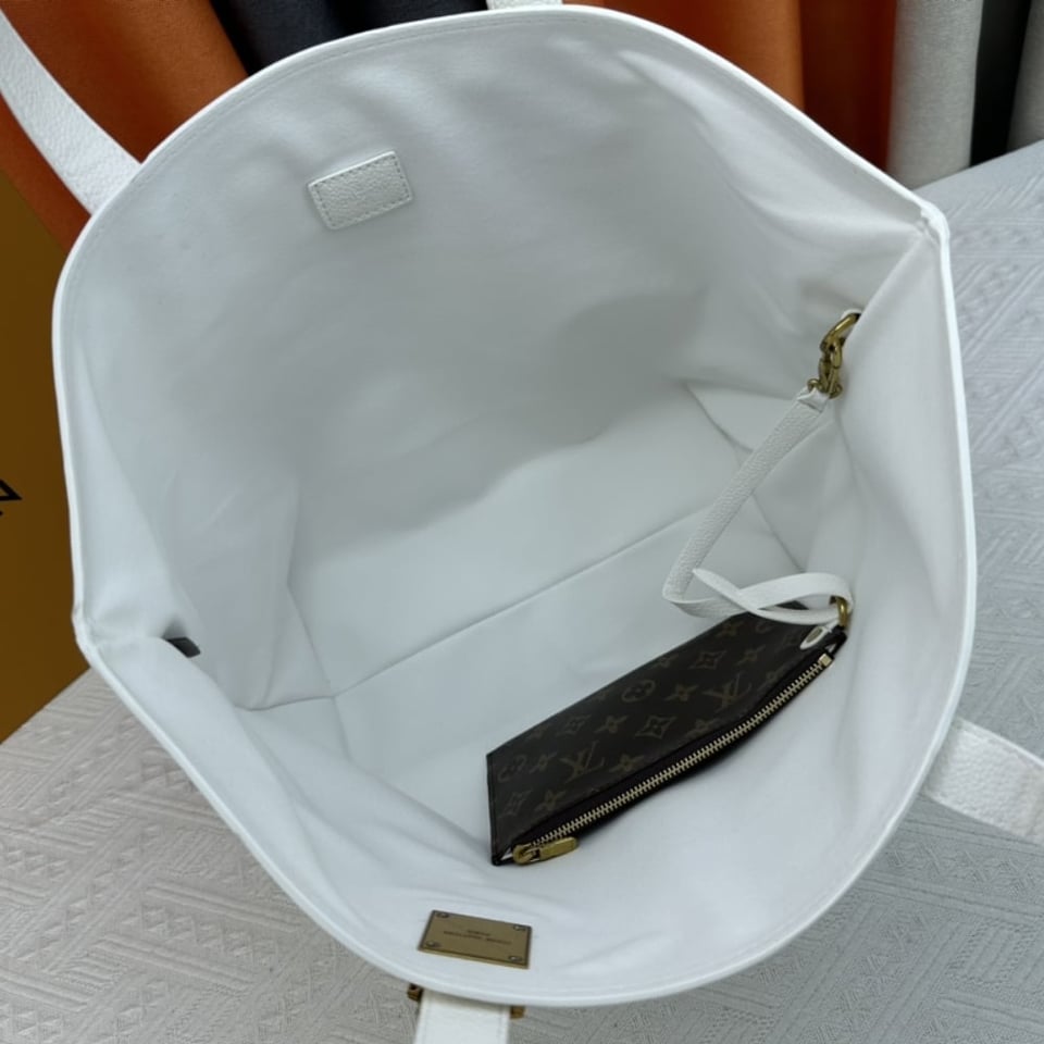 Louis Vuitton Low Key Cabas Mm Grained Calfskin White 47cm/ 18.5in view 11