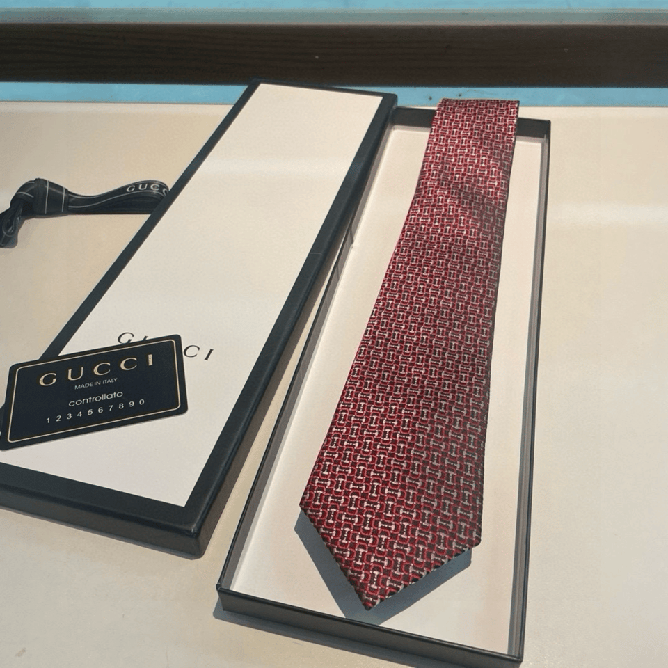 Gucci Crimson Interlock Silk Tie For Men view 3