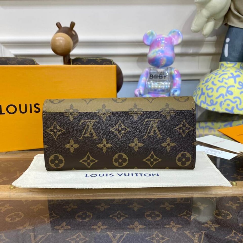 Louis Vuttion Emilie Wallet view 4