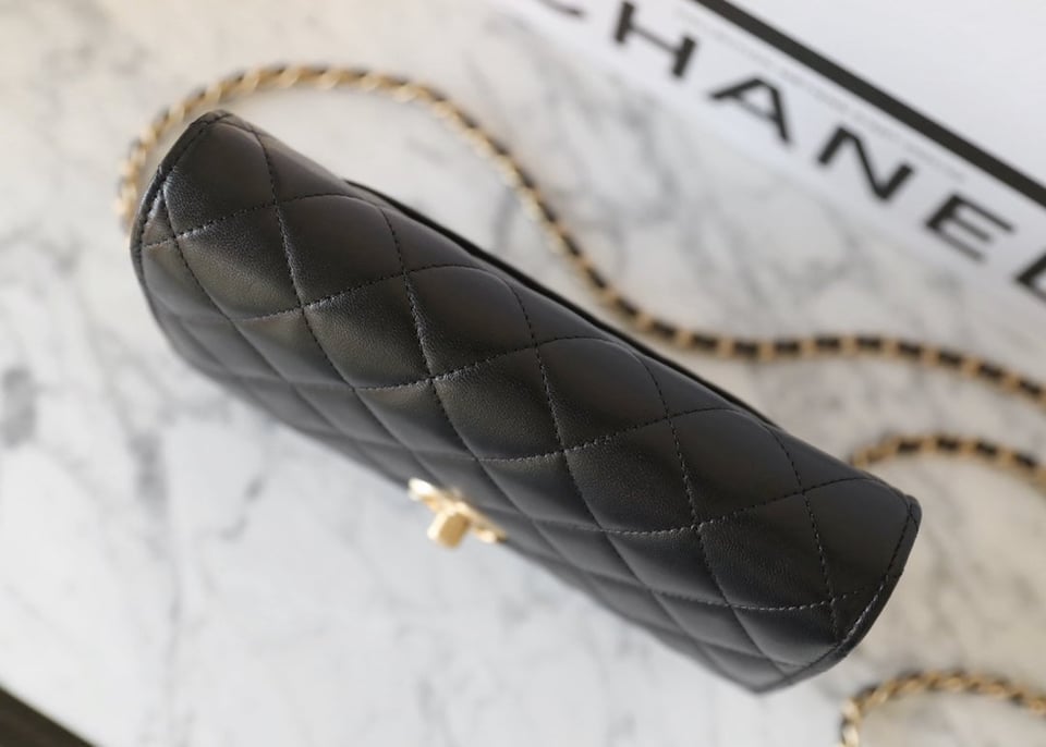 Chanel 24S Woc 19Cm Black Calfskin Pearl Ball view 4