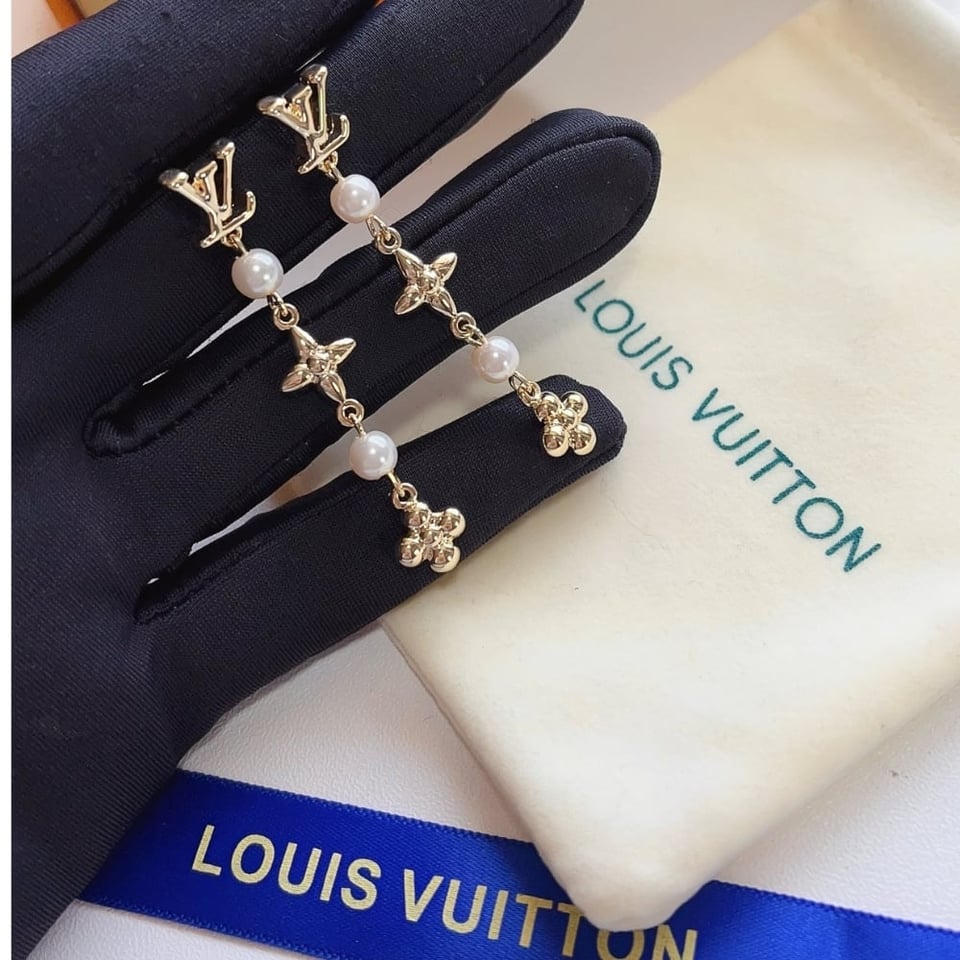 Louis Vuitton Louisa Earrings M01577 view 4