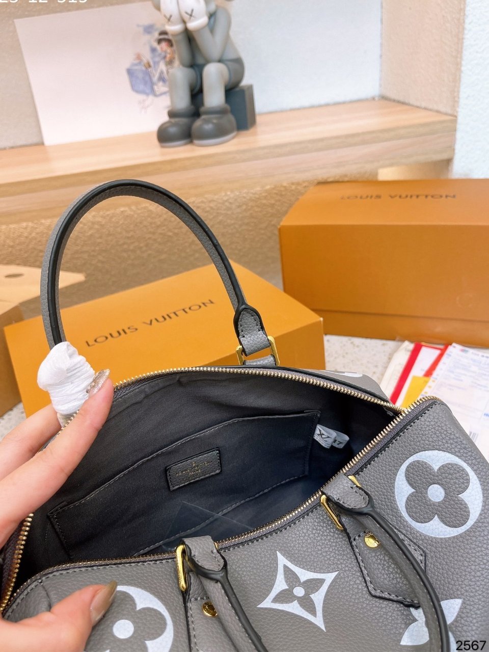 Louis Vuitton Speedy Bandouli Re 20 Monogram Empreinte Leather 20Cm M46575 view 9
