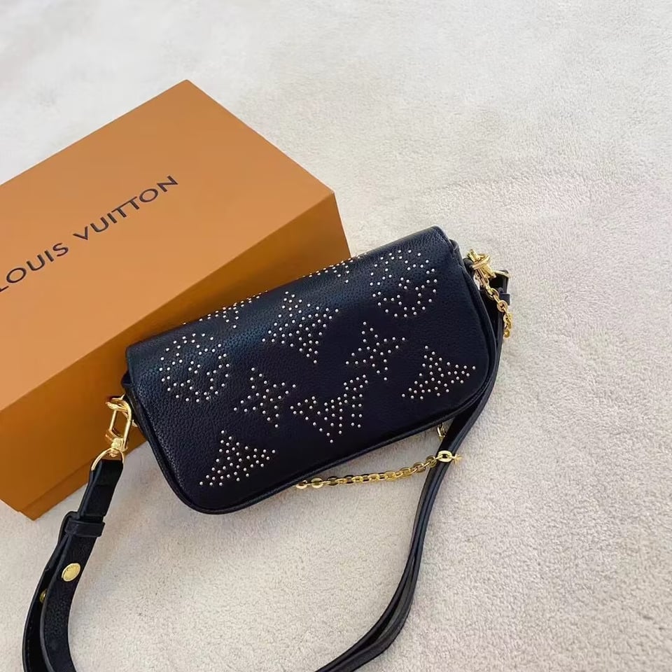 Louis Vuitton Wallet On Chain Ivy Black 22Cm M82653 view 4