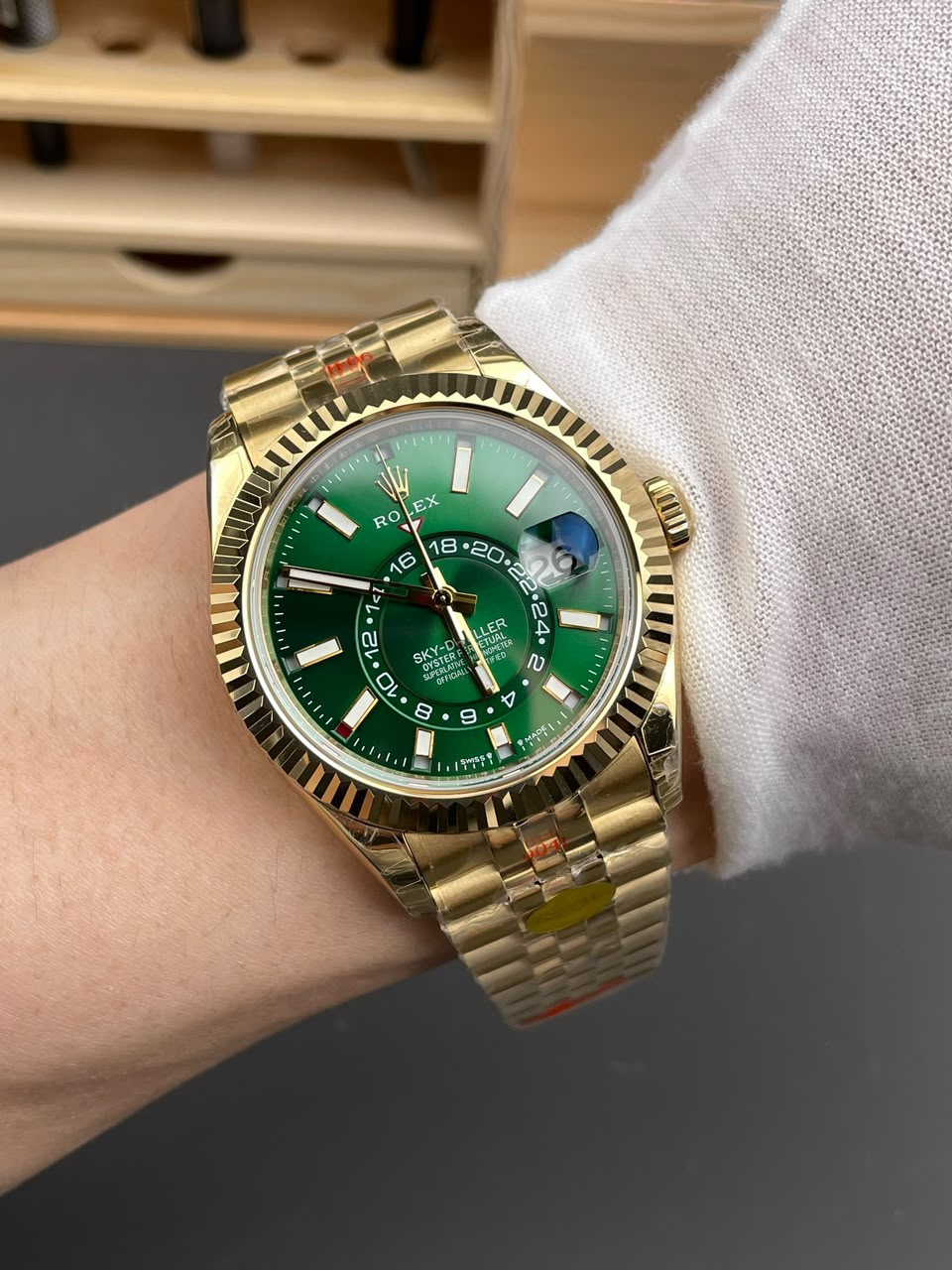 [Superclone] Rolex Oyster Sky-Dweller 42 mm Yellow Gold 336938 Green Dial view 9