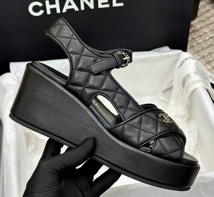 Chanel Quilted Sandals Black G39918 view 5