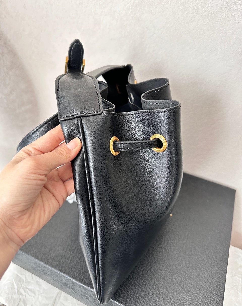 Saint Laurent Paris Vii Medium Flat Hobo Bag In Smooth Leather Black 28Cm view 6