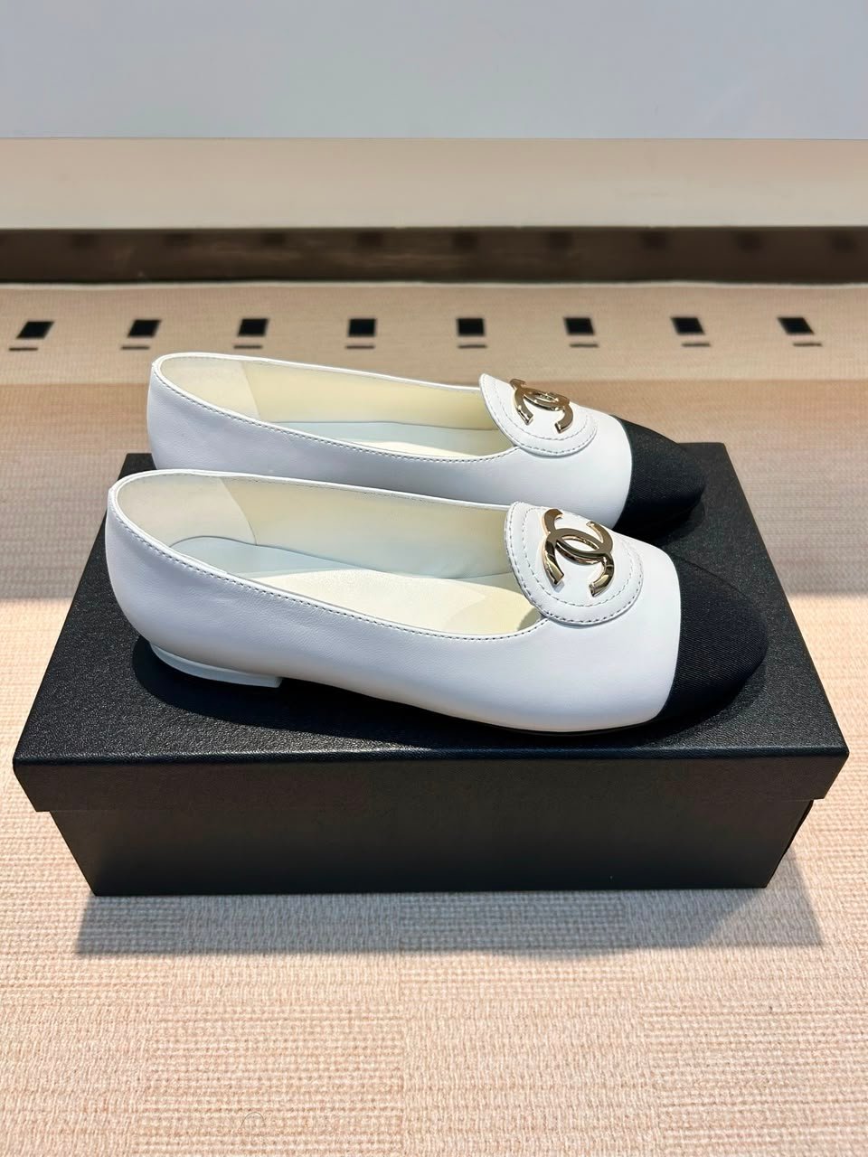 Chanel Lambskin Grosgrain Ballerinas With Gold CC Logo White &amp; Black Lambskin G39845 view 4