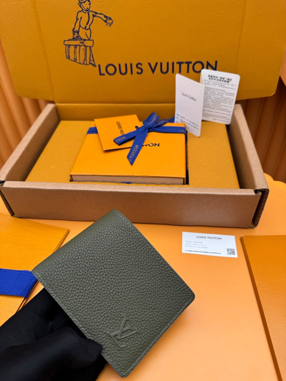 Louis Vuitton Multiple Wallet For Men 12cm M81734 view 12