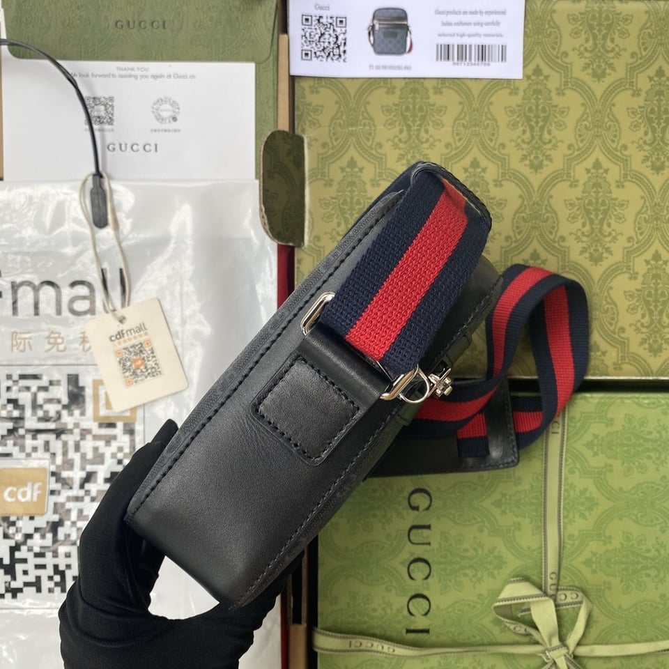 Gucci GG Messenger Supreme Canvas Black For Men 7in/18cm ‎682357 view 9