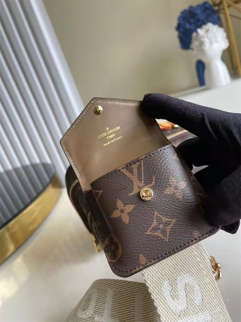 Louis Vuitton Utility Cross-Body Bag 18 Cm view 6