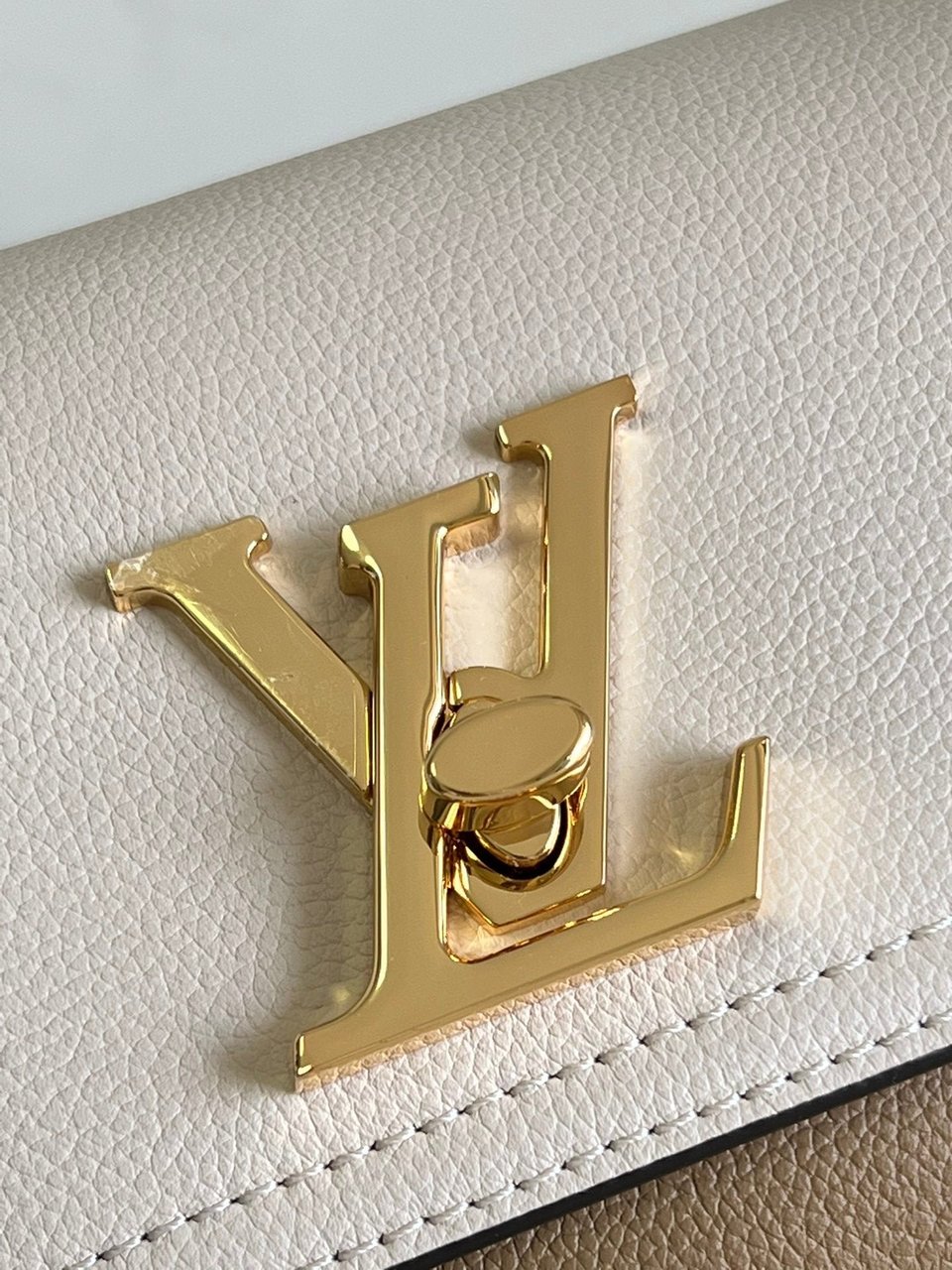 Louis Vuitton Lockme Tender 19Cm Quartz White Bag view 8