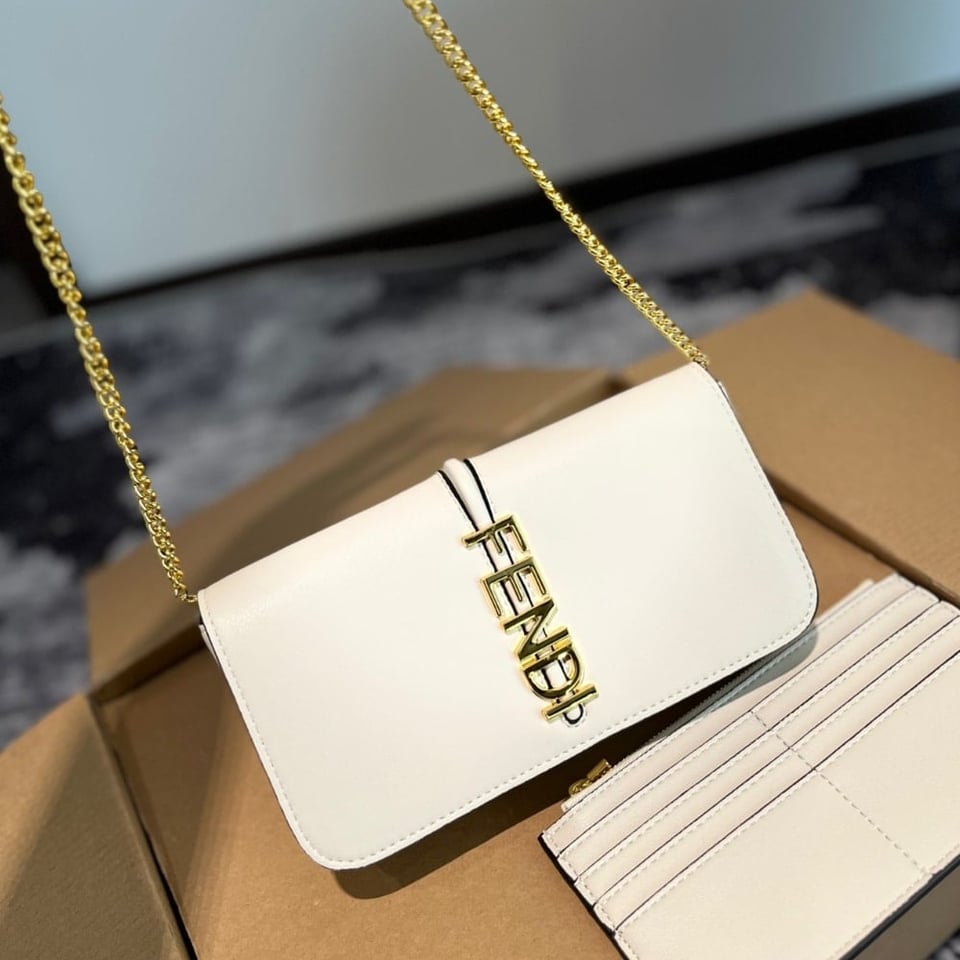 Fendi Fendigraphy Wallet On Chain White 21Cm view 3