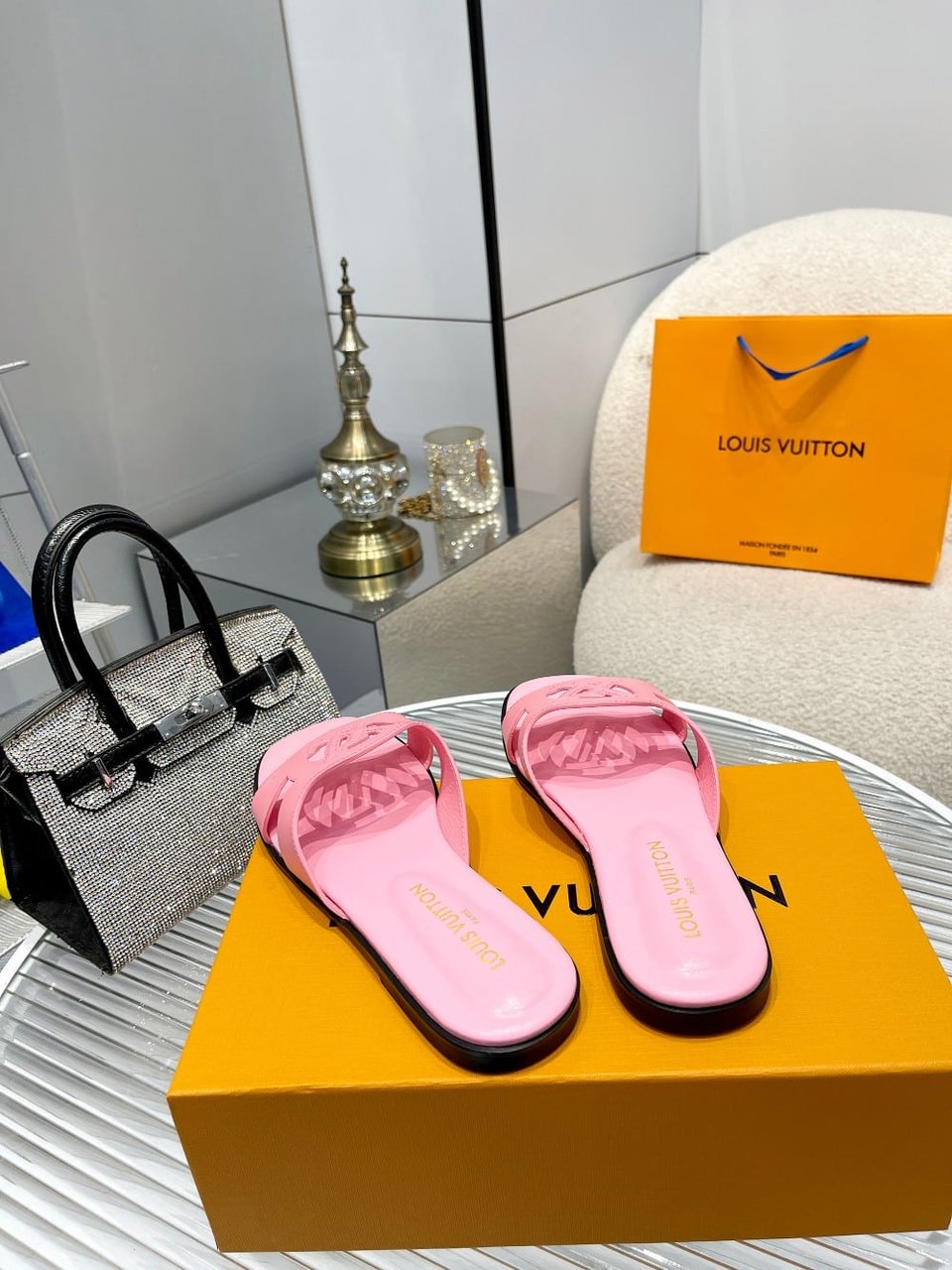 Louis Vuitton Lv Isola Flat Mule Pink 1Abp3Q view 7