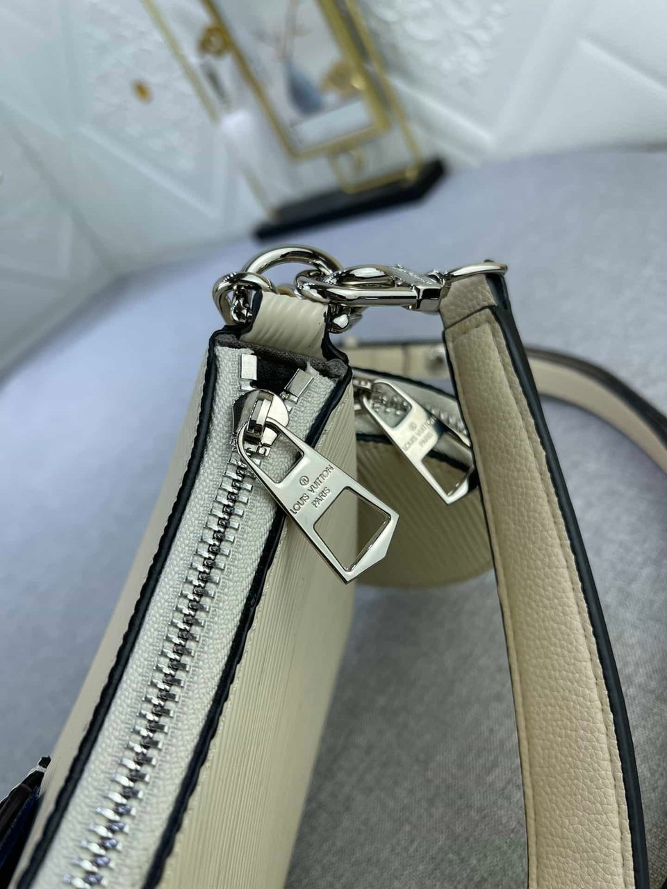 Louis Vuitton Marelle Quartz White 19 Cm view 4