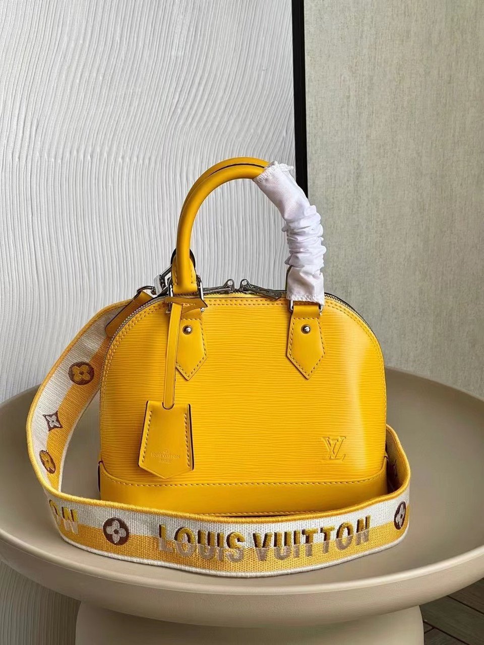 Louis Vuitton Alma Bb 23Cm Sunflower Yellow view 3