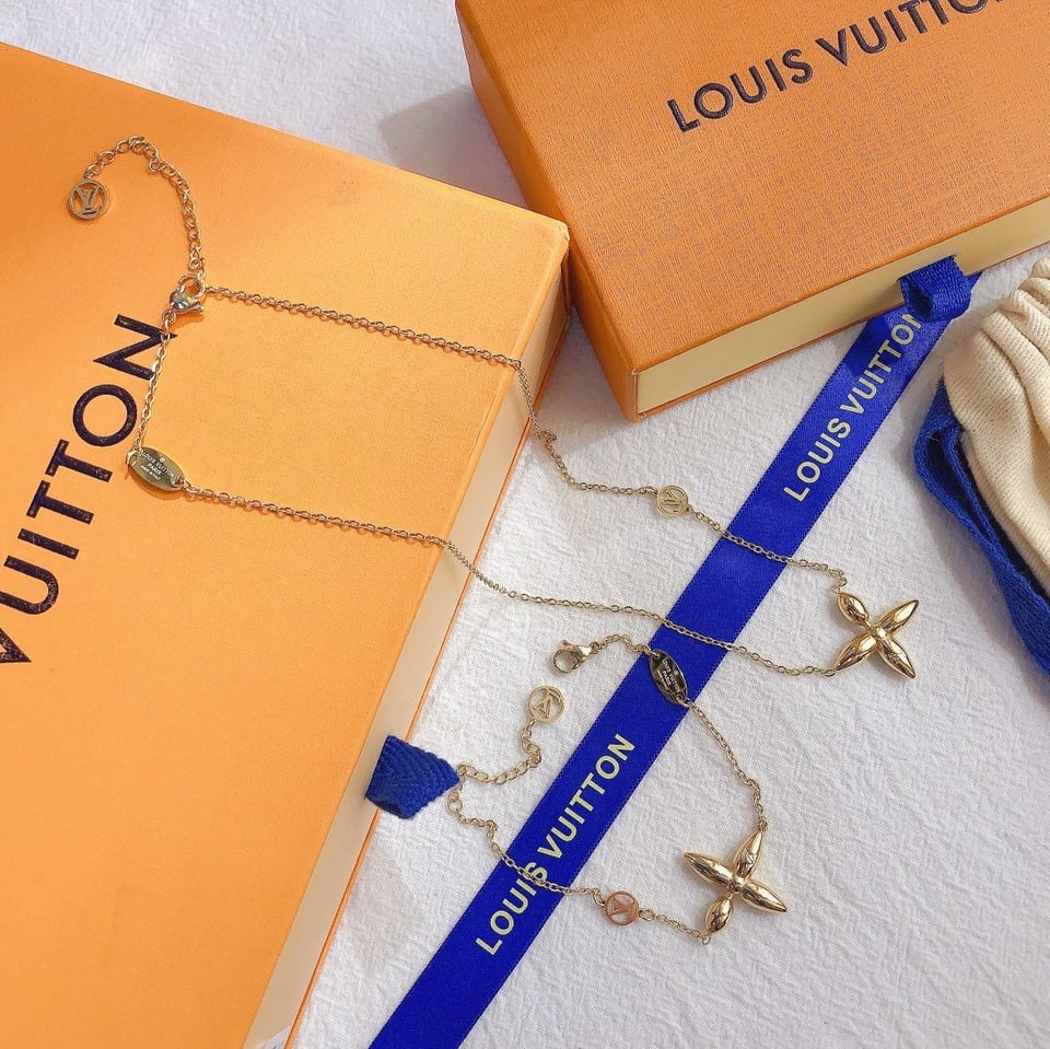 Louis Vuitton Louisette Necklace Gold M00365 view 4