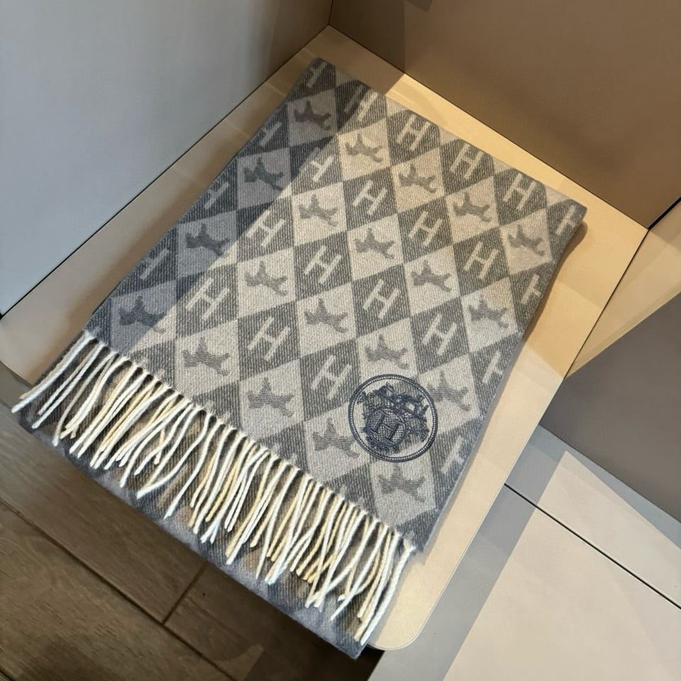 Hermes Diamond H Cashmere Scarf Grey For Women 180cm view 5