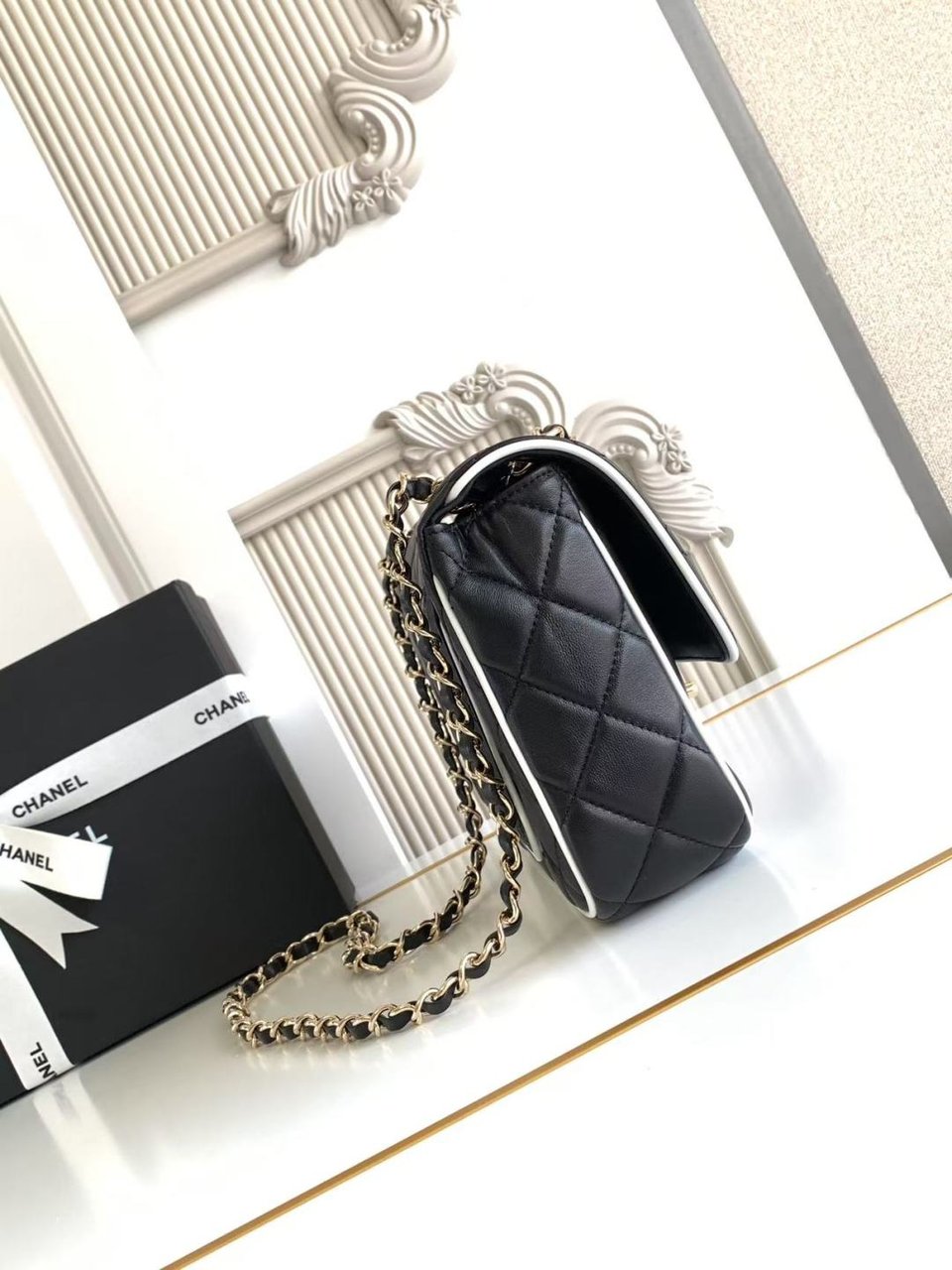 Chanel Small Graphic Frame Flap Bag Black 23cm view 5