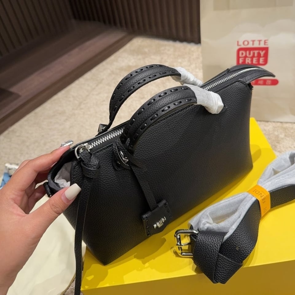 Fendi By The Way Medium Leather Boston Bag Black 20Cm view 5