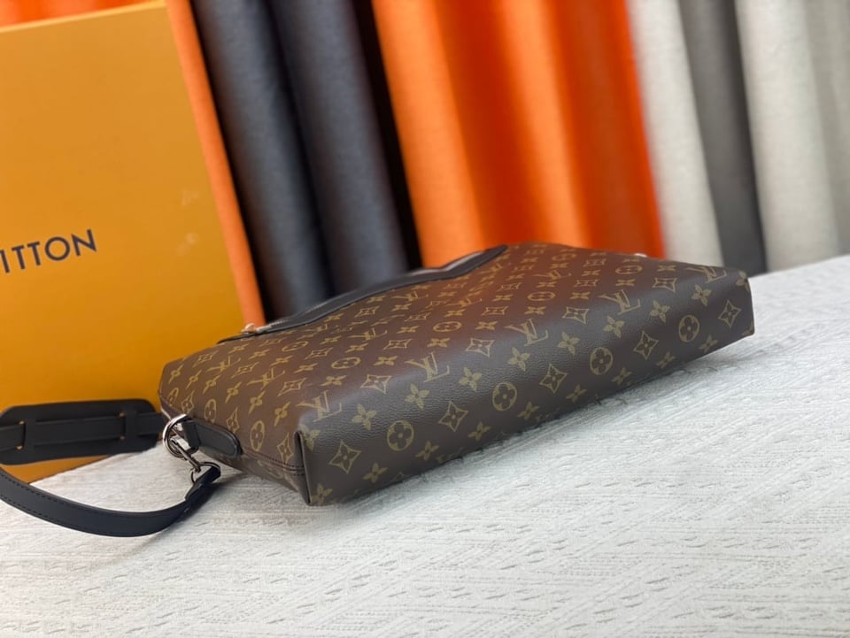 Louis Vuitton Porte Documents Jour Briefcase Monogram Canvas 37Cm M54019 view 7