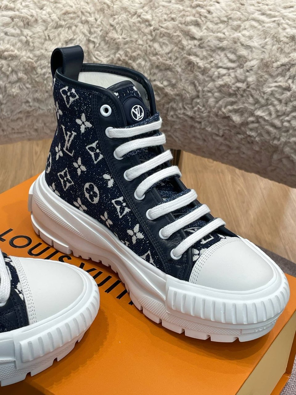 Louis Vuitton Squad Sneakers Monogram Black view 5