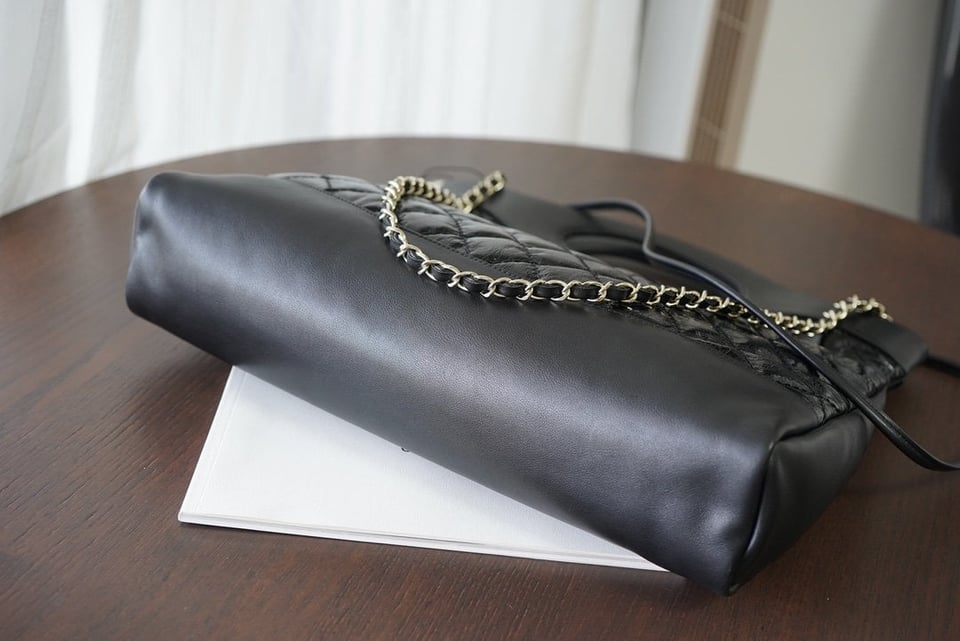 Chanel Vintage Quilted Chain Handle Bag Black 39Cm/15.3in view 8