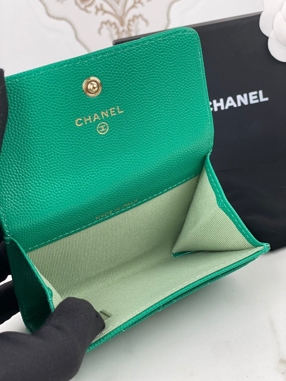 Chanel Flap Card Holder 11 Emerald Grained Calfskin Gold Icon view 5