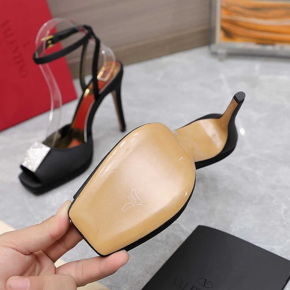 Valentino Garavani Roman Stud Block Pump Black view 10