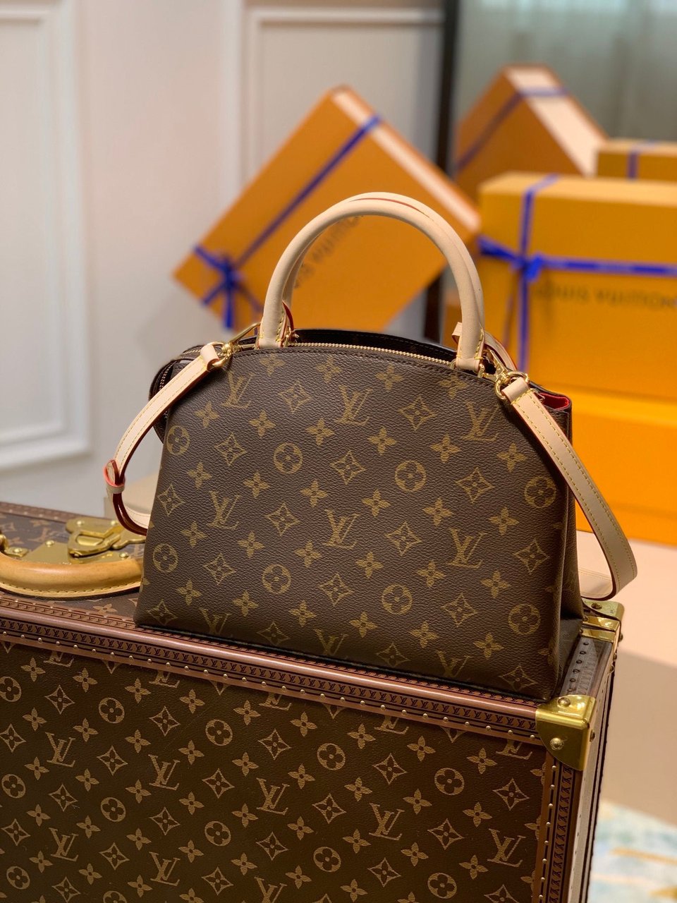 Louis Vuitton Petit Palais Tote 29Cm view 3